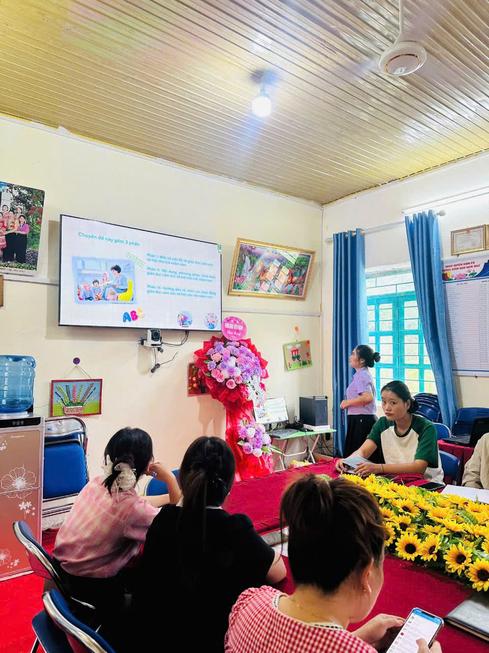 Nhằm bồi dưỡng, cập nhật kiến thức và nâng cao năng lực chuyên môn cho đội ngũ giáo viên, Trường Mầm non Nậm Nhừ đã tổ chức lớp tập huấn bồi dưỡng chuyên môn đầu năm học 2025-2026.