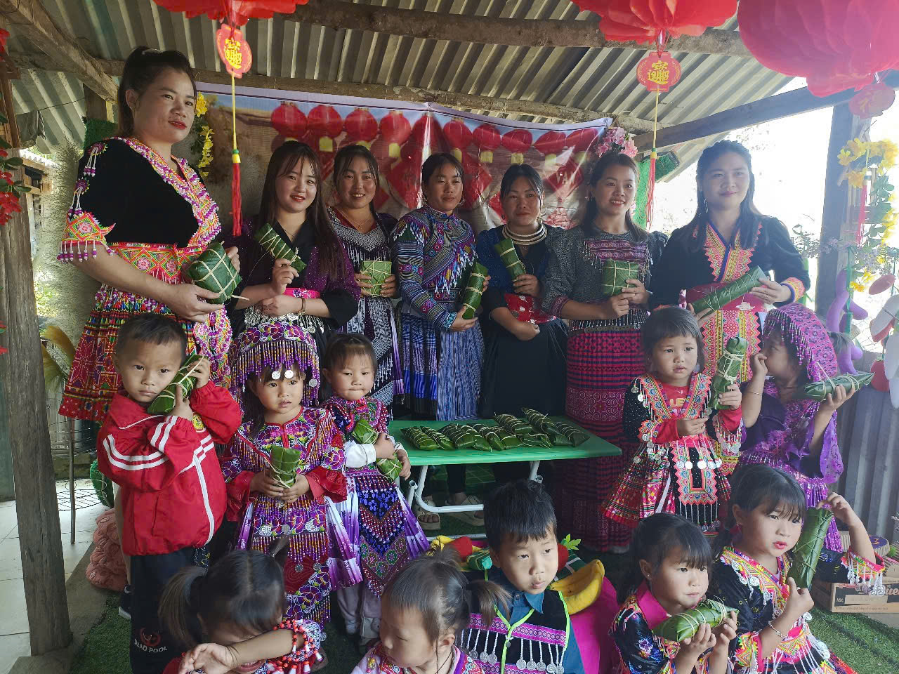 Bản Nậm chua 3 (Nhóm Cháy) " Gói bánh chưng xanh" cùng trẻ