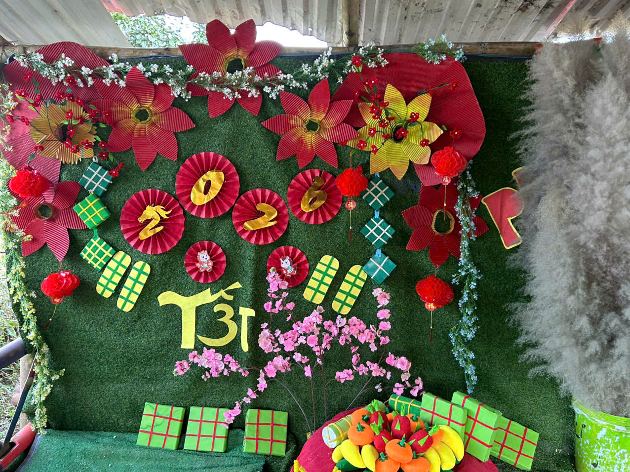 Điểm bản Nậm Nhừ 3 "Gói bánh chưng xanh" cùng trẻ