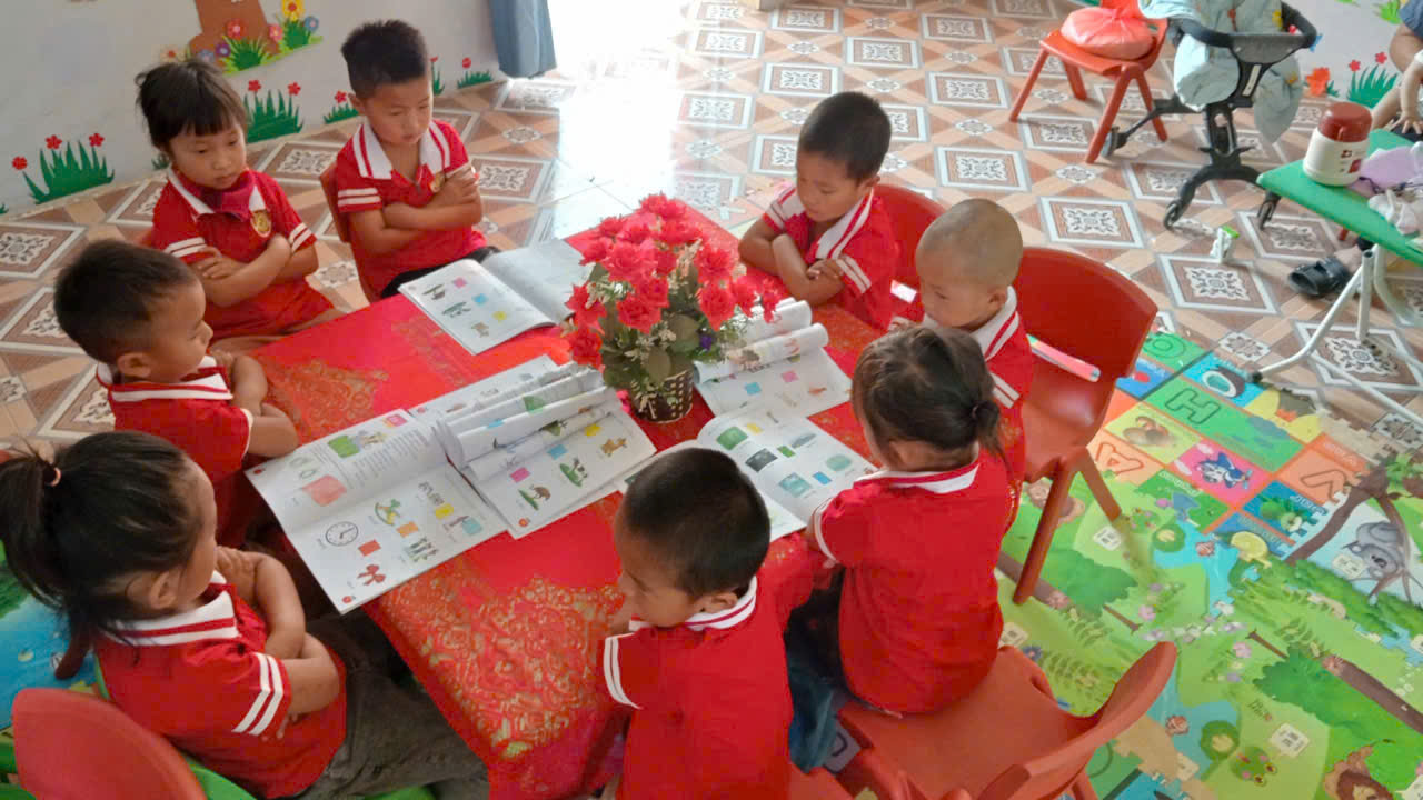 Trường Mầm non Nậm Nhừ hưởng ứng ngày hội Văn Hóa đọc.